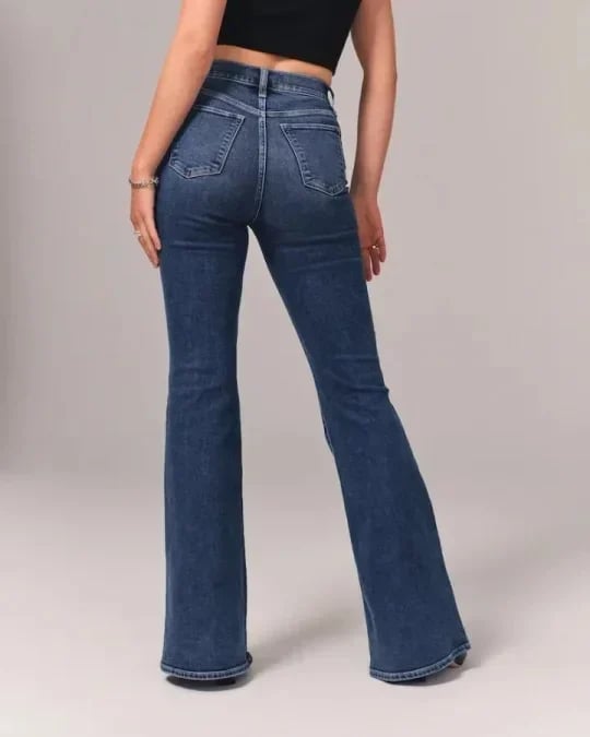 ELISE - Moderne flared jeans voor dames met een stijlvolle twist