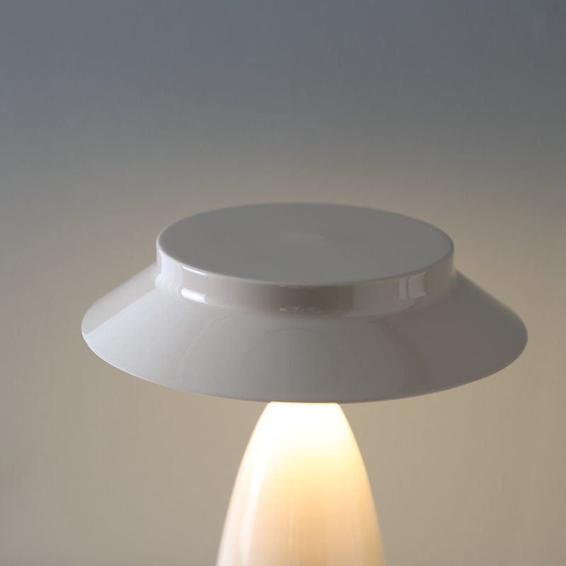LUMINA - Speelse tafellamp met industrieel ontwerp