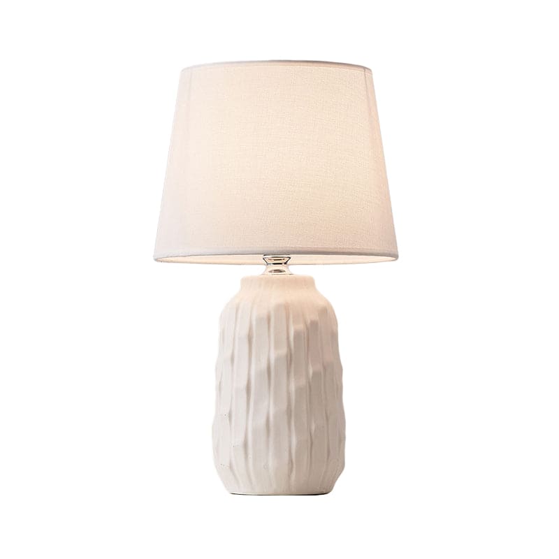 LUMINA - Design tafellamp met taps toelopende kap en cilindrische keramische voet