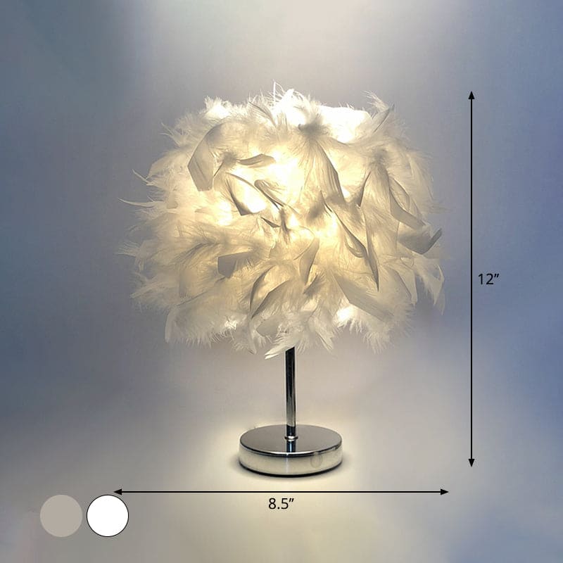 FEATHERLUX - Wijde bolvormige tafellamp met veren design