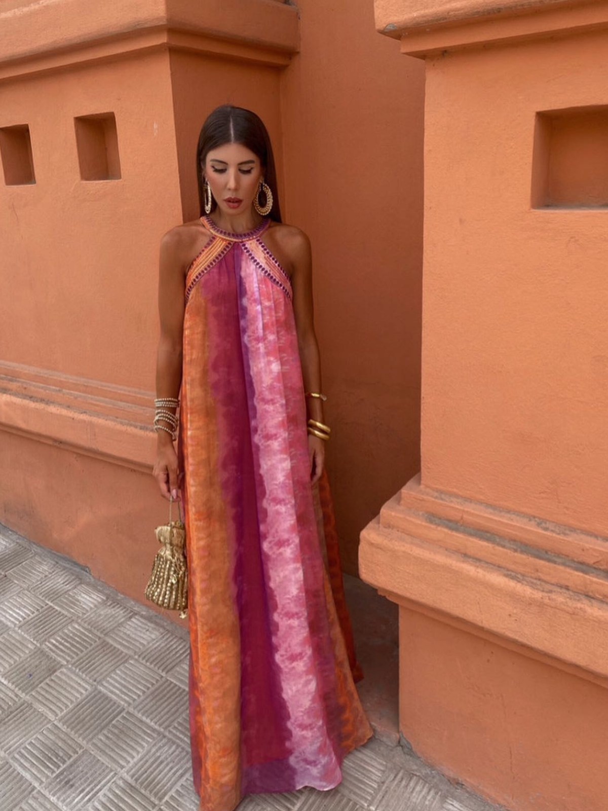 ALYA – Maxi damesjurk met halternek en vloeiende pasvorm - Glamorix
