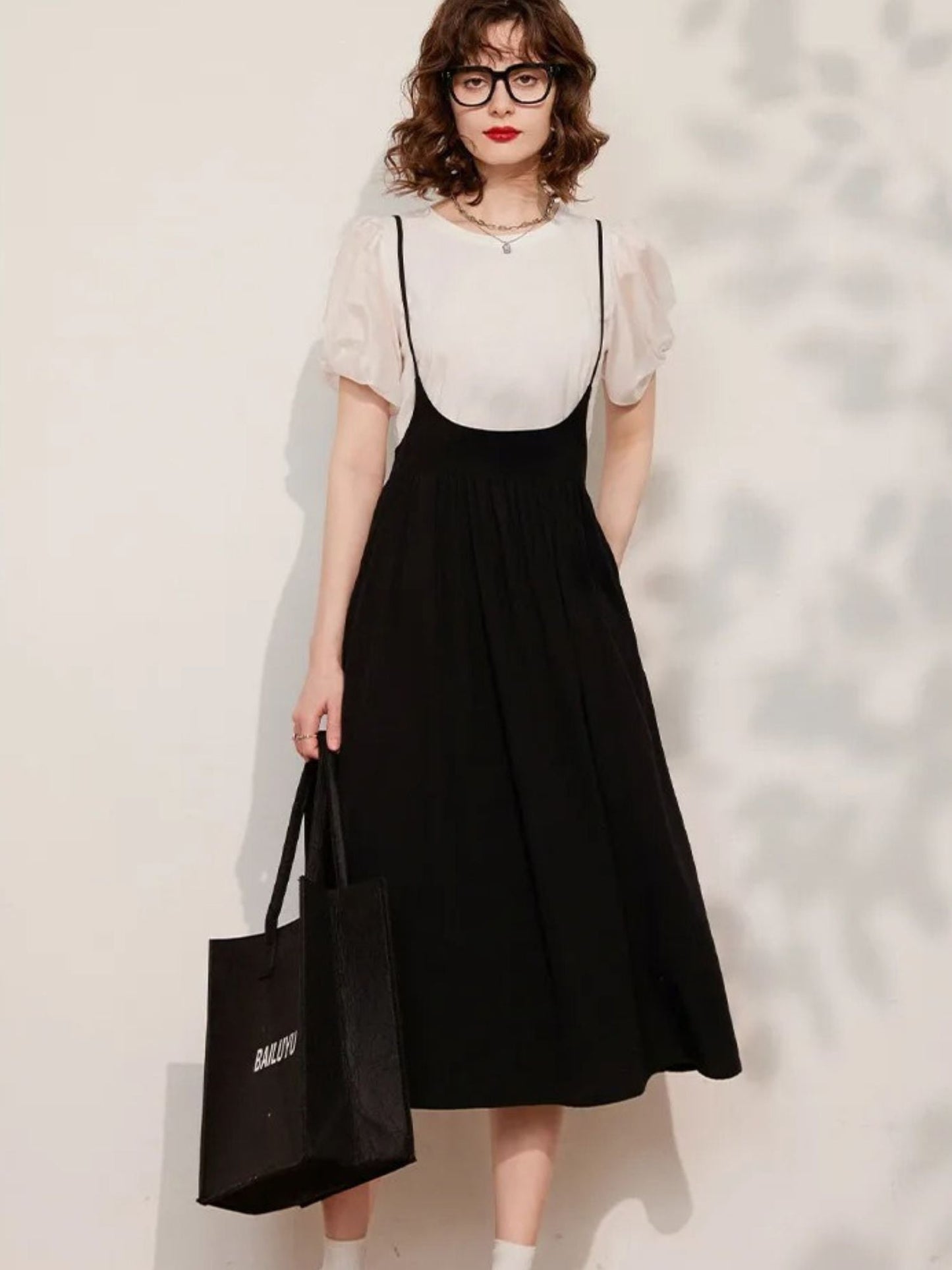 Twee-delige dames set met pofmouwtop en midirok met strikbandjes – AMARA SET - Glamorix