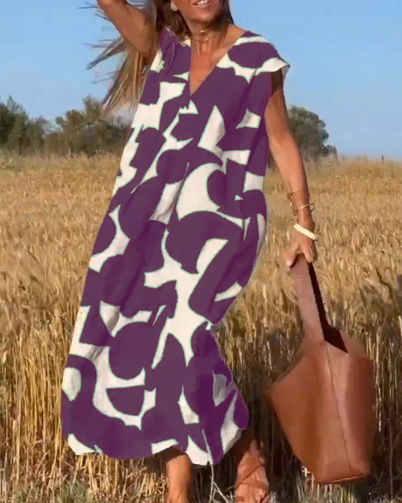 ELVIRA – Gedrukte V-hals jurk met elegante snit en zomerse flair
