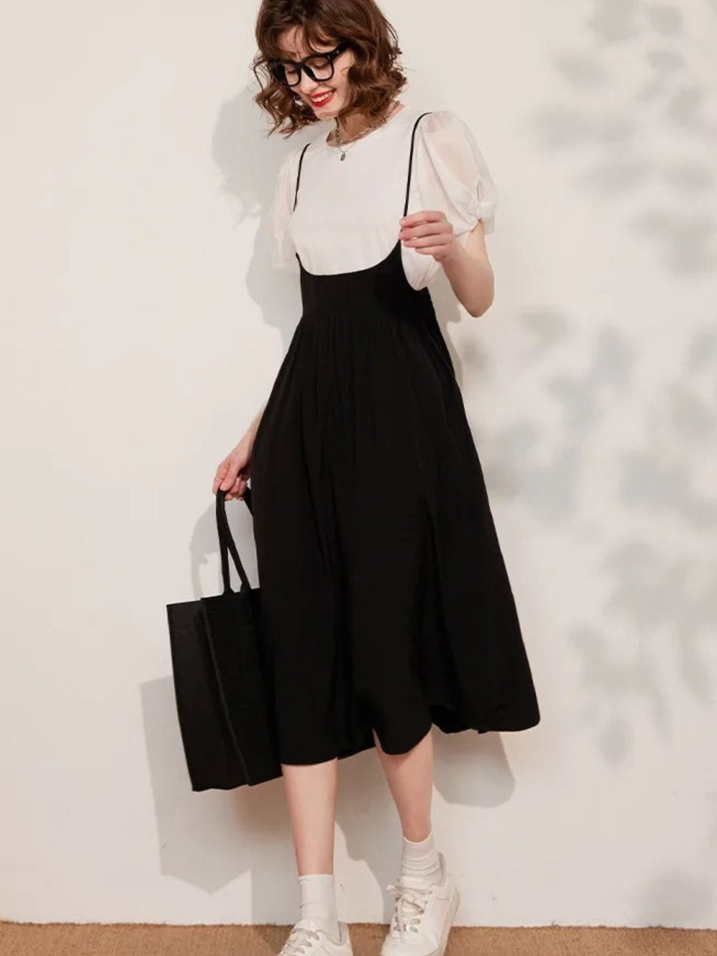 Twee-delige dames set met pofmouwtop en midirok met strikbandjes – AMARA SET - Glamorix