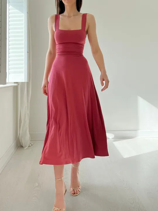 Zomerse damesjurk met brede bandjes en aansluitende taille – SOLARA SHAPE - Glamorix