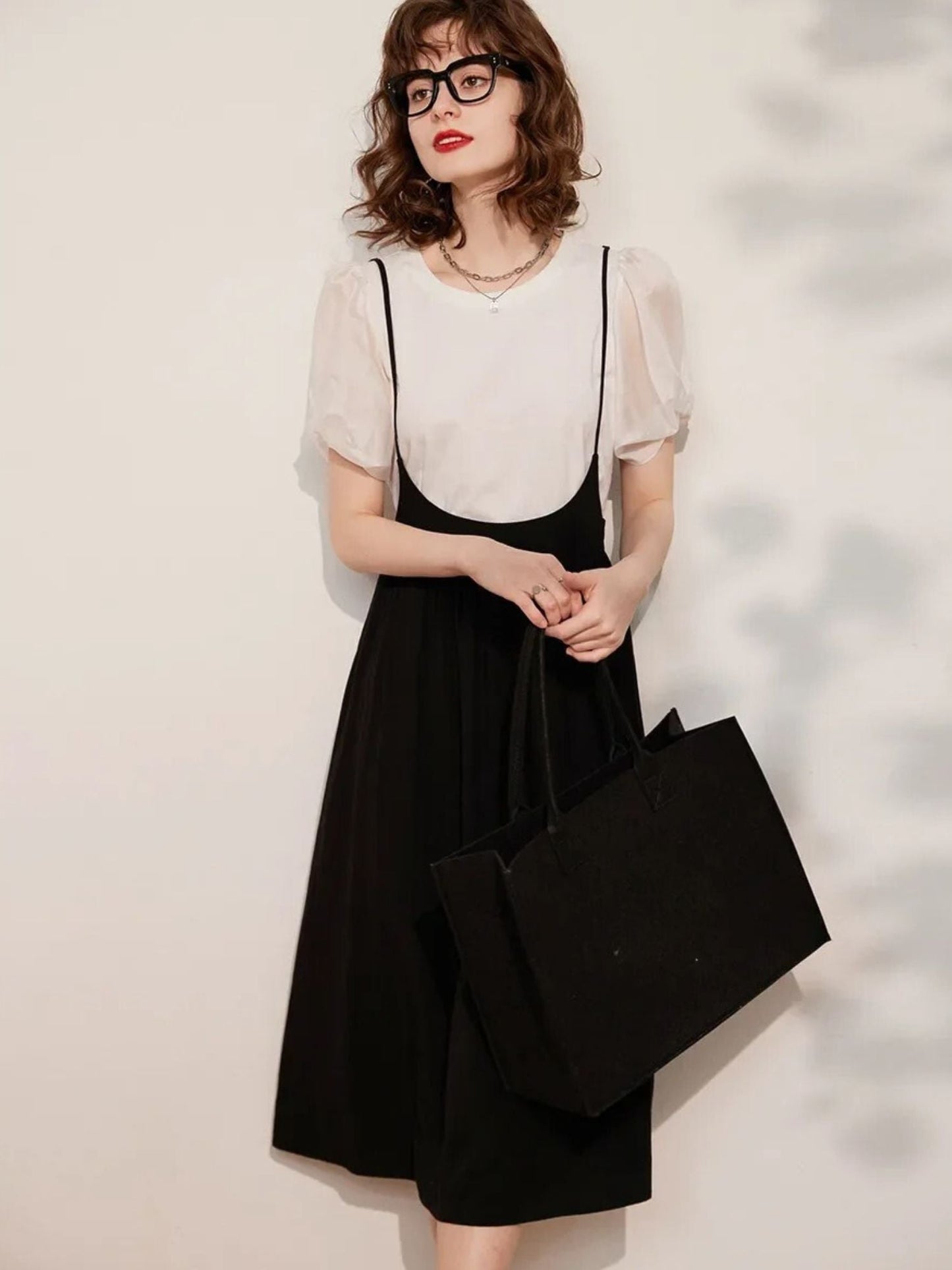 Twee-delige dames set met pofmouwtop en midirok met strikbandjes – AMARA SET - Glamorix