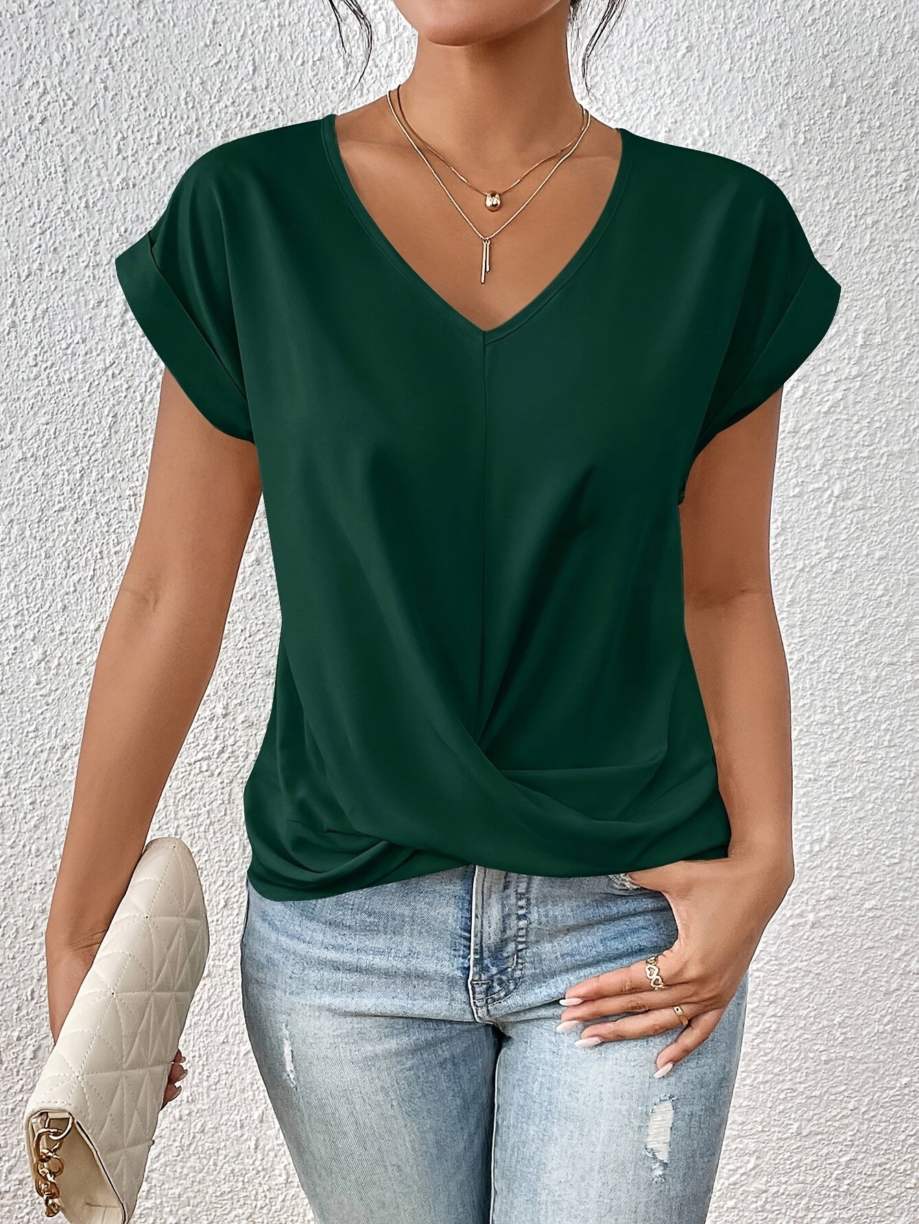 Vrouwelijke top met V-hals en gedrapeerde twist – ELINA TWIST - Glamorix