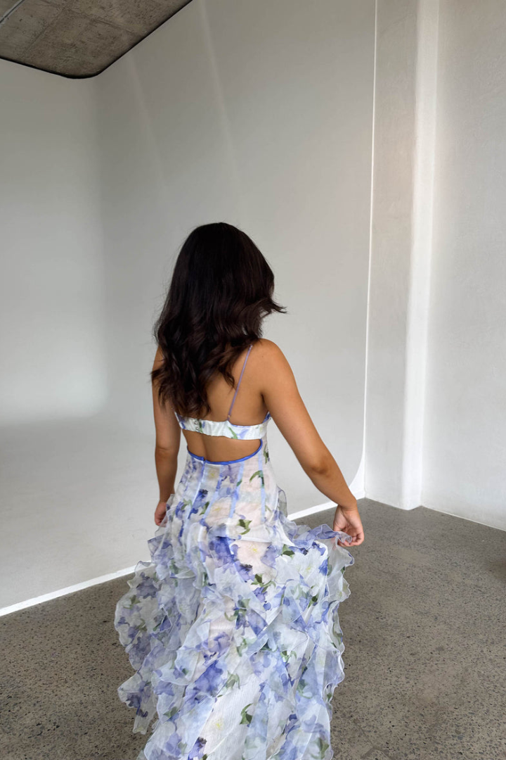 Luchtige dames zomerjurk met smalle bandjes en gelaagde rok – SOLÉA DRESS - Glamorix