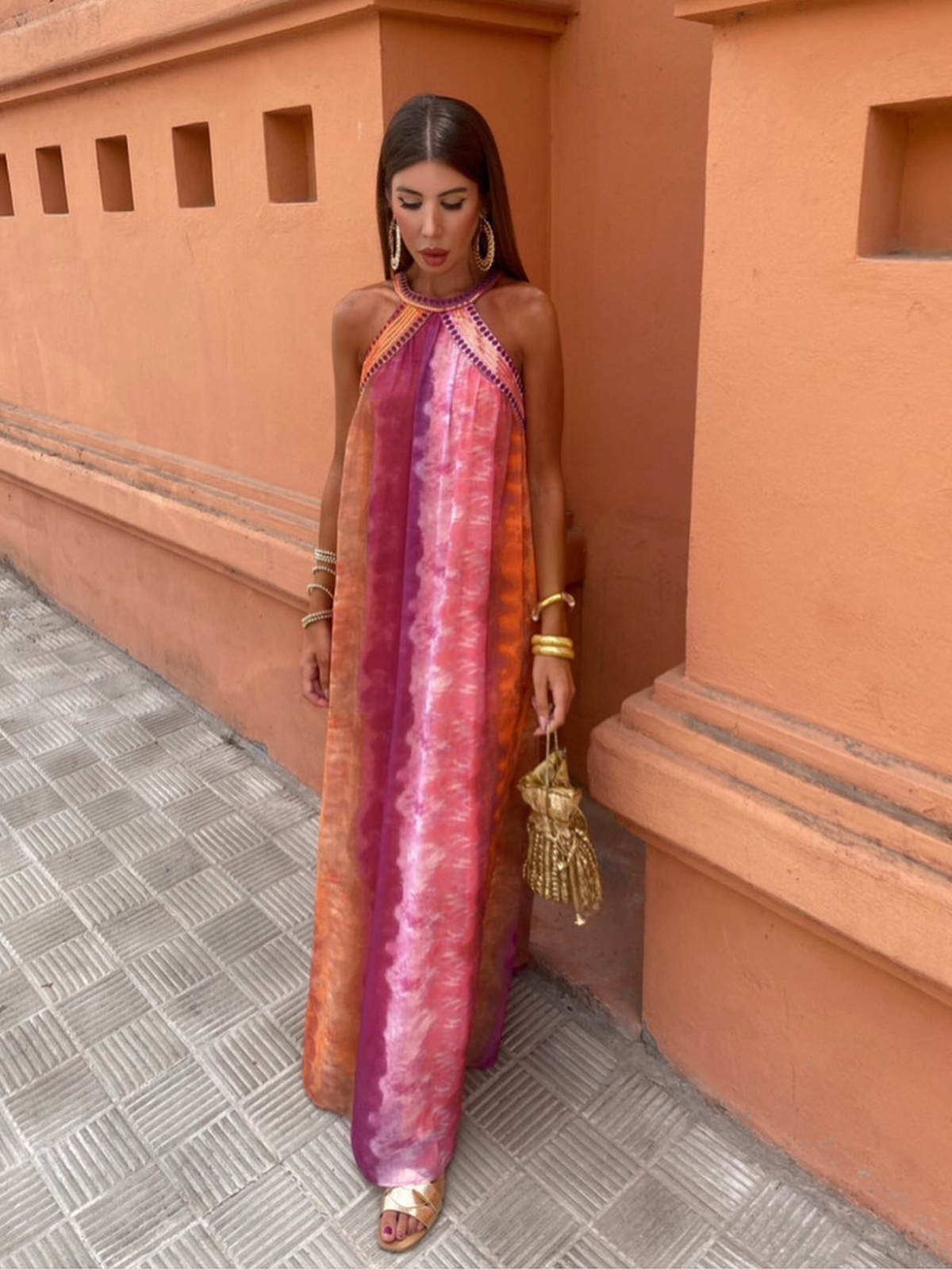 ALYA – Maxi damesjurk met halternek en vloeiende pasvorm - Glamorix