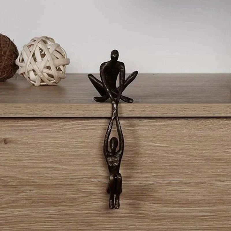 Eternal Grace – Sculptuur van Liefde en Kracht voor Uw Interieur
