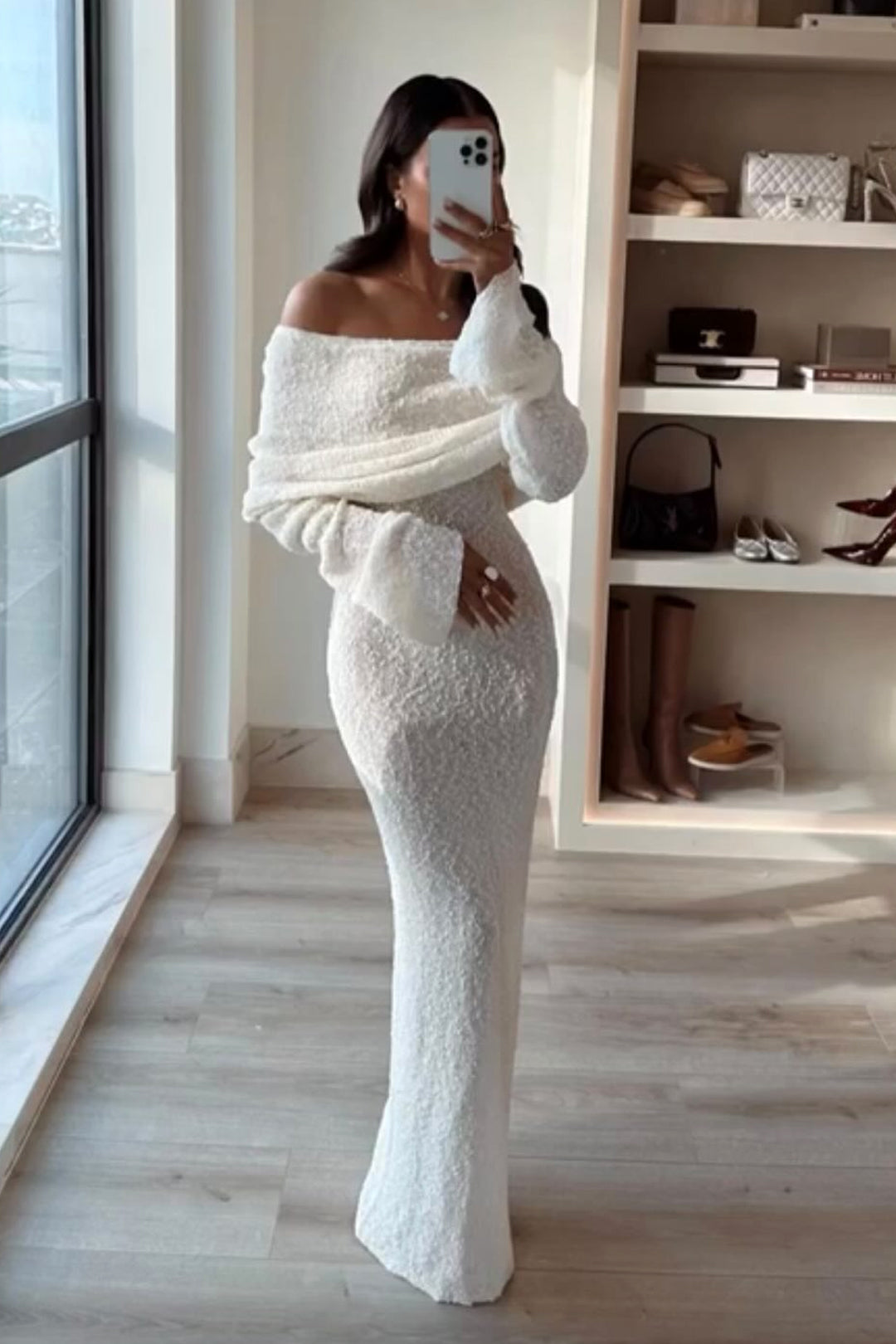 ELARA - Off-shoulder gebreide maxi-jurk met lange mouwen