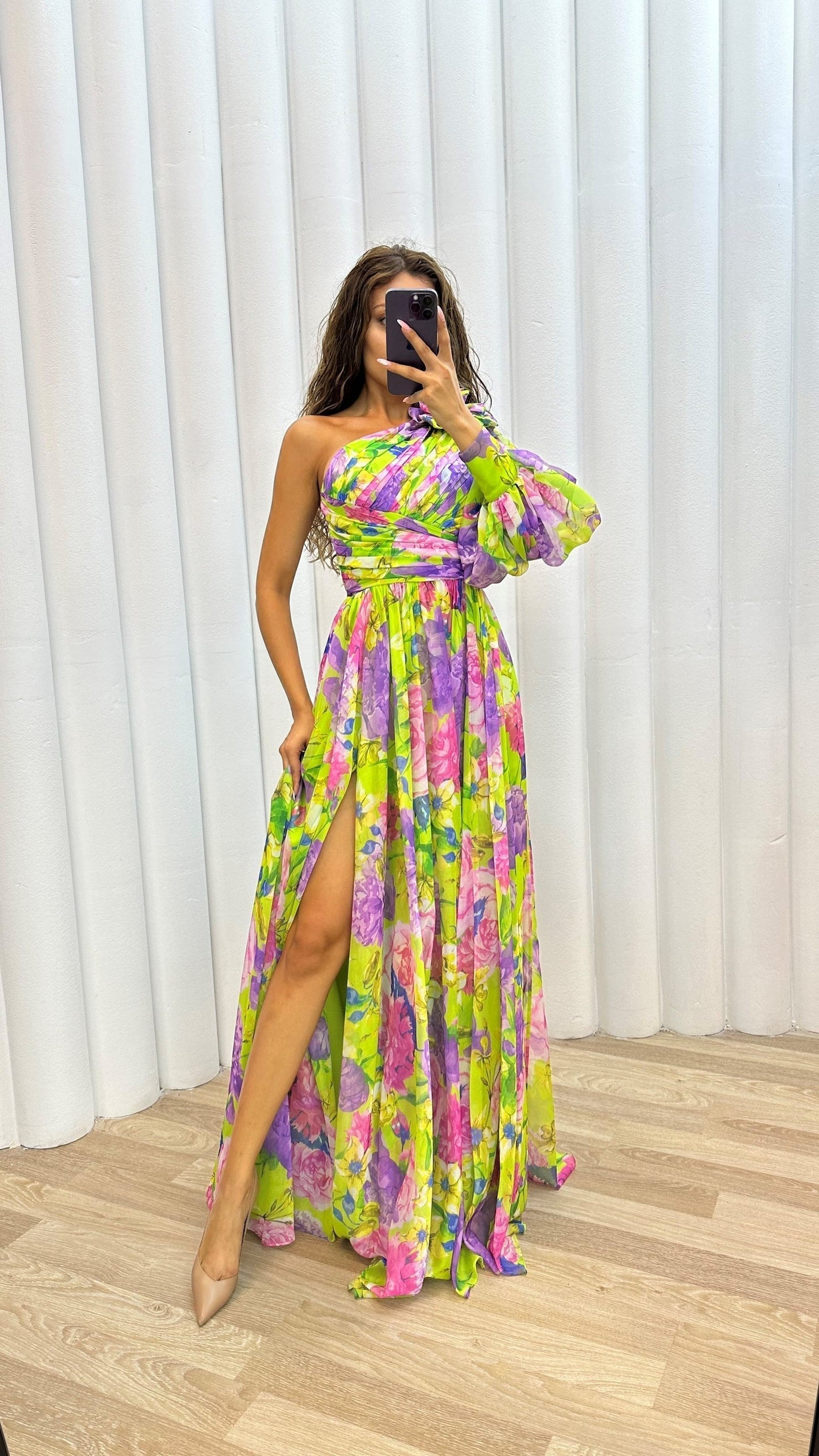Asymmetrische maxi-jurk met bloemenprint en hoge split – FLORELLA - Glamorix