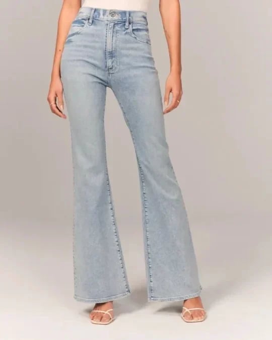 ELISE - Moderne flared jeans voor dames met een stijlvolle twist