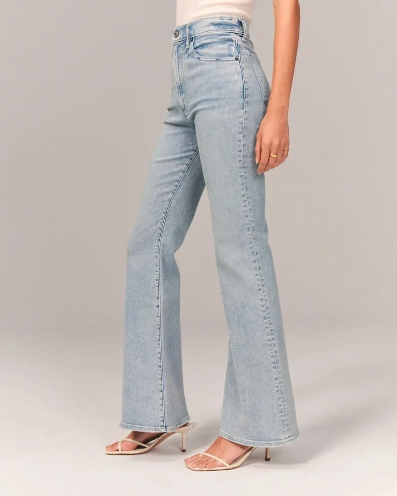 ELISE - Moderne flared jeans voor dames met een stijlvolle twist