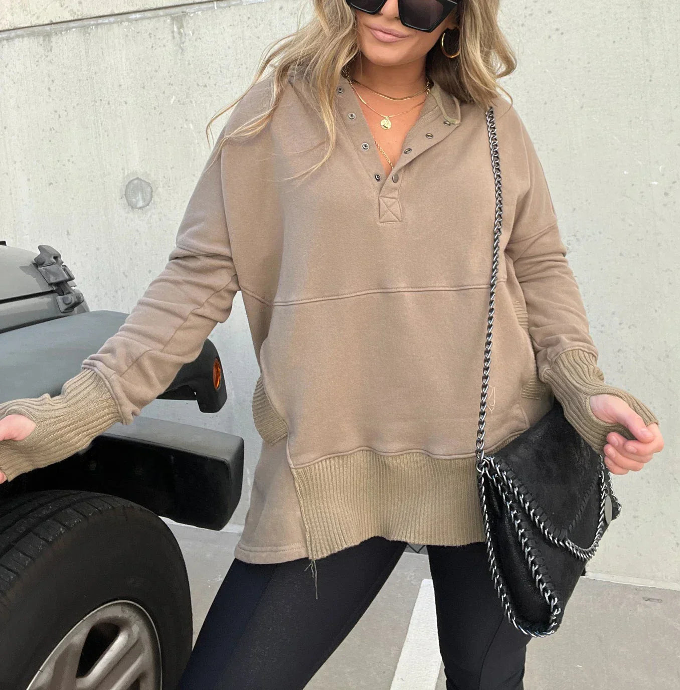 VIVIEN - Casual damessweater met stijlvolle knoopdetails