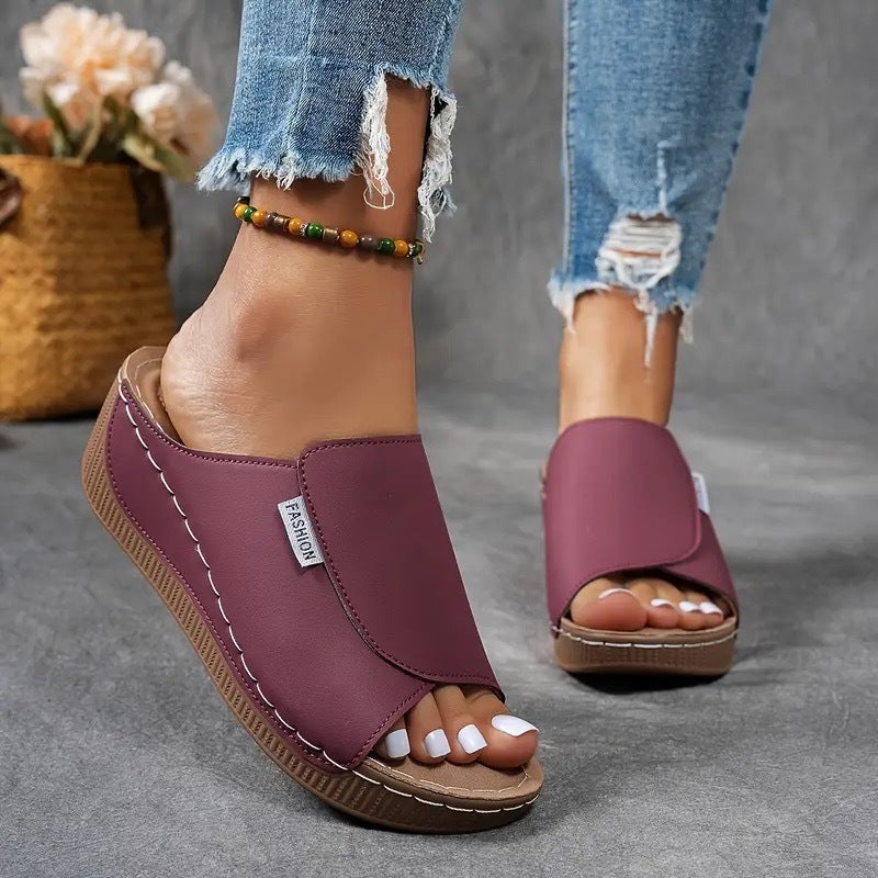 Damesslippers met sleehak en brede gesloten wreefband – SOLARA LIFTSTEP - Glamorix