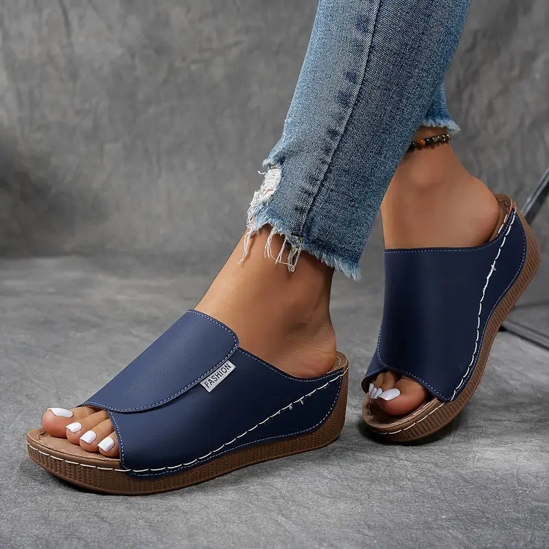 Damesslippers met sleehak en brede gesloten wreefband – SOLARA LIFTSTEP - Glamorix