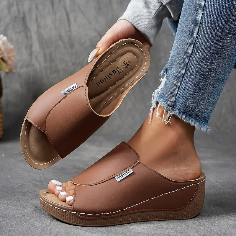 Damesslippers met sleehak en brede gesloten wreefband – SOLARA LIFTSTEP - Glamorix