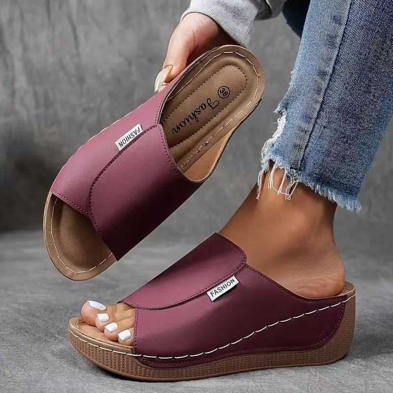 Damesslippers met sleehak en brede gesloten wreefband – SOLARA LIFTSTEP - Glamorix