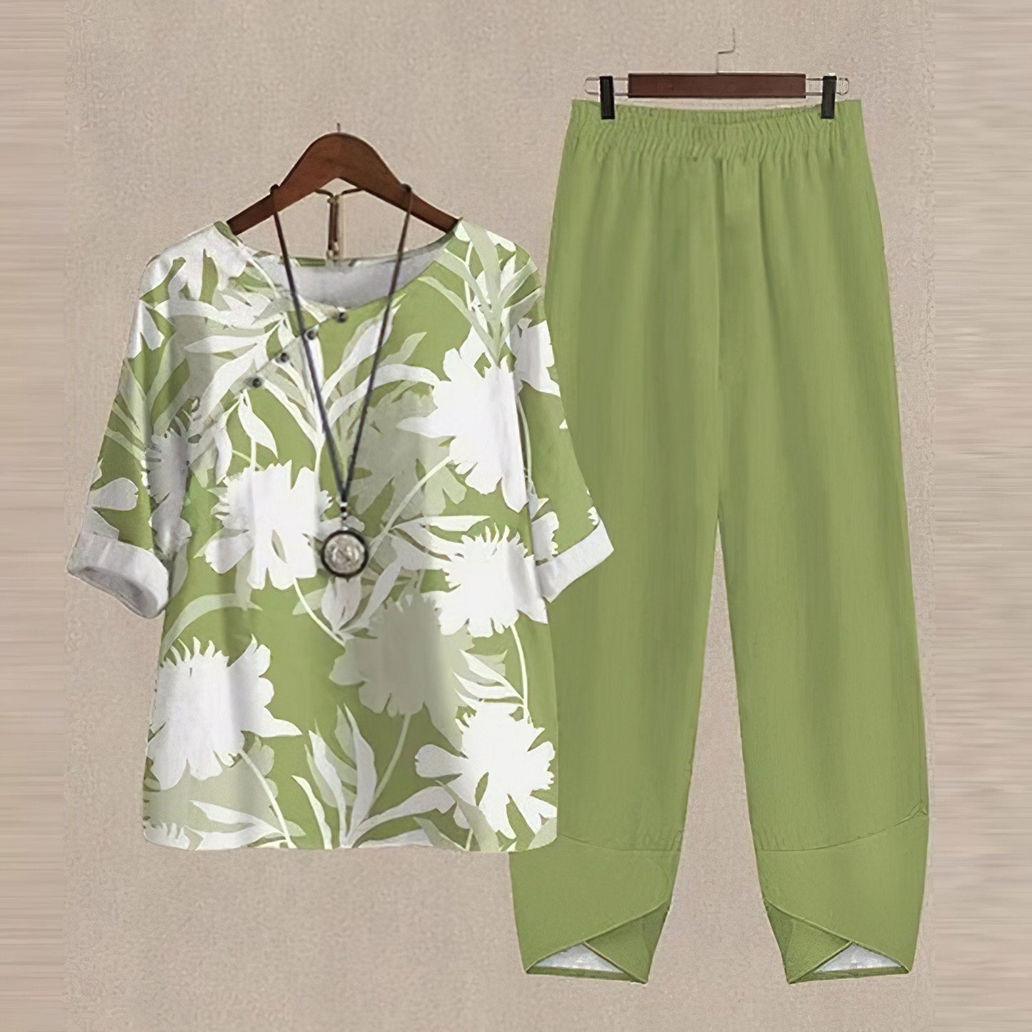 Tweedelige dames set met bloemenprint top en rechte broek – AUREA SET - Glamorix