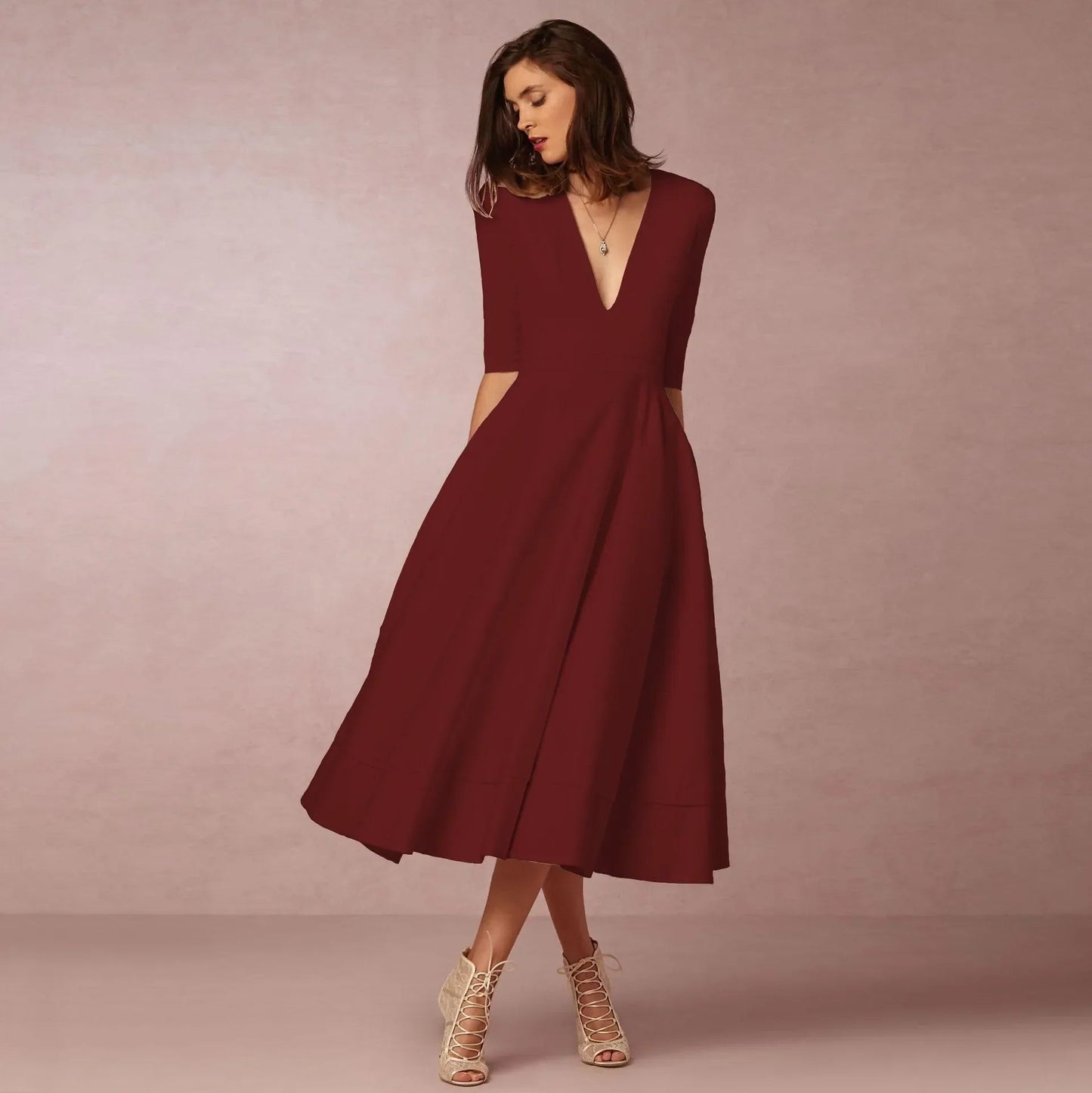 Vrouwelijke midi-jurk met V-hals en halve mouwen – SOLEA GRACE - Glamorix
