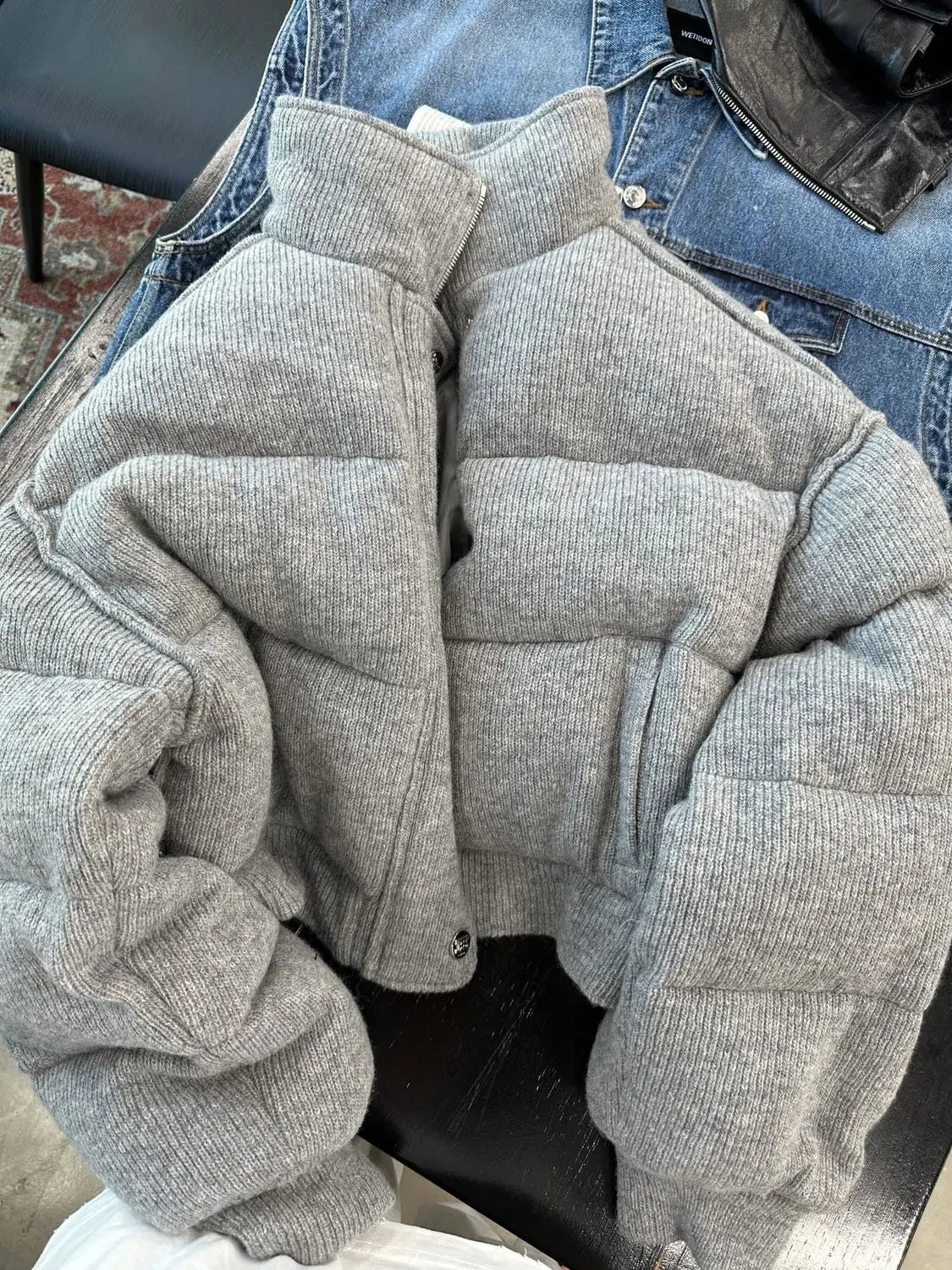 Elara – Geribde gebreide damespufferjas voor ultiem comfort en stijl