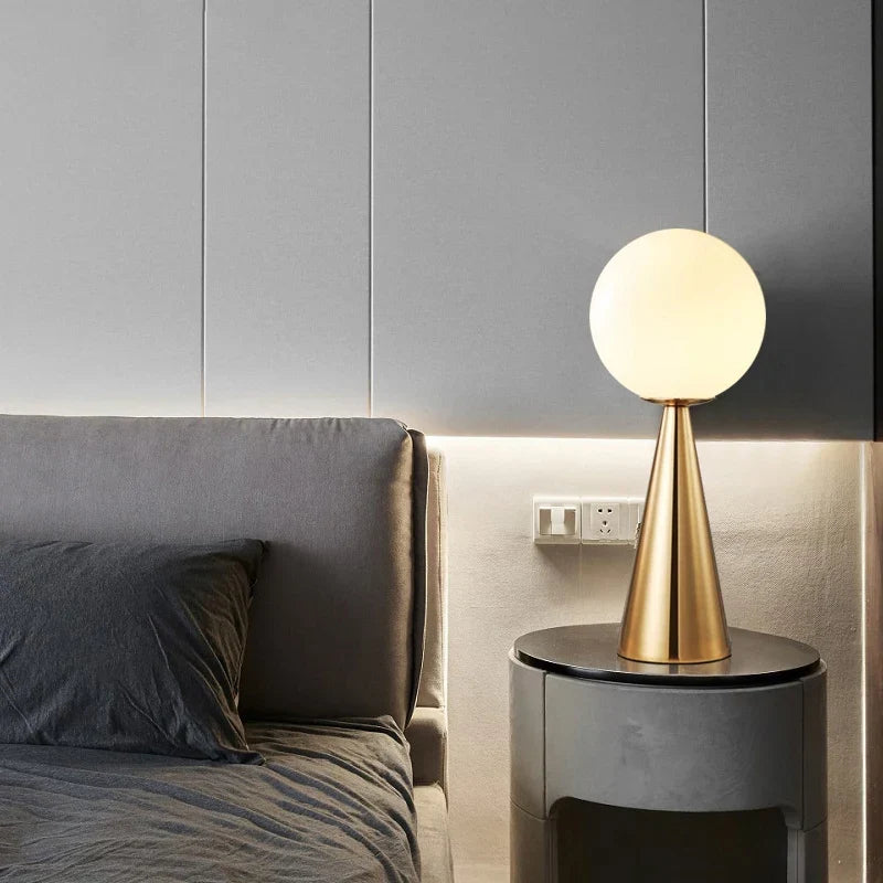 AURELUX - Creatieve tafellamp van goud en glas