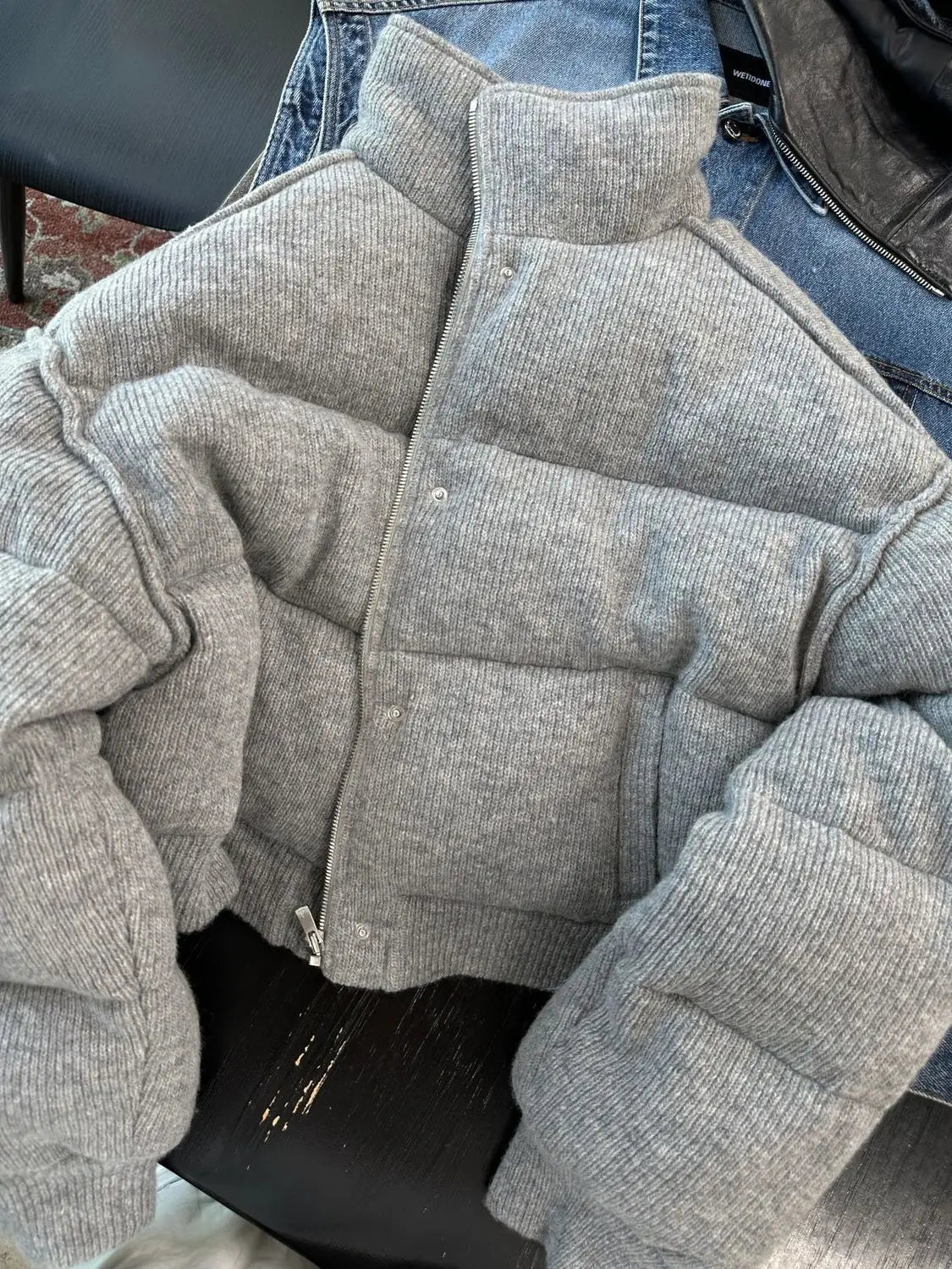 Elara – Geribde gebreide damespufferjas voor ultiem comfort en stijl