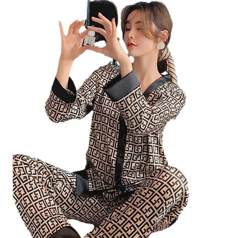 Zachte damespyjama met grafische print en stijlvolle details – NOA LOUNGE - Glamorix
