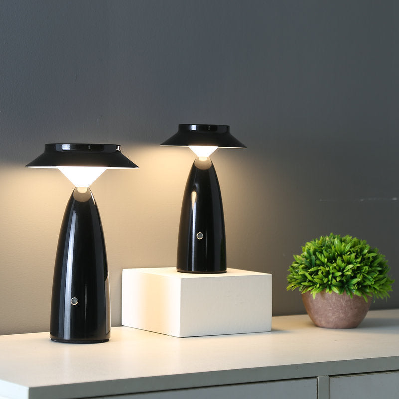 LUMINA - Speelse tafellamp met industrieel ontwerp