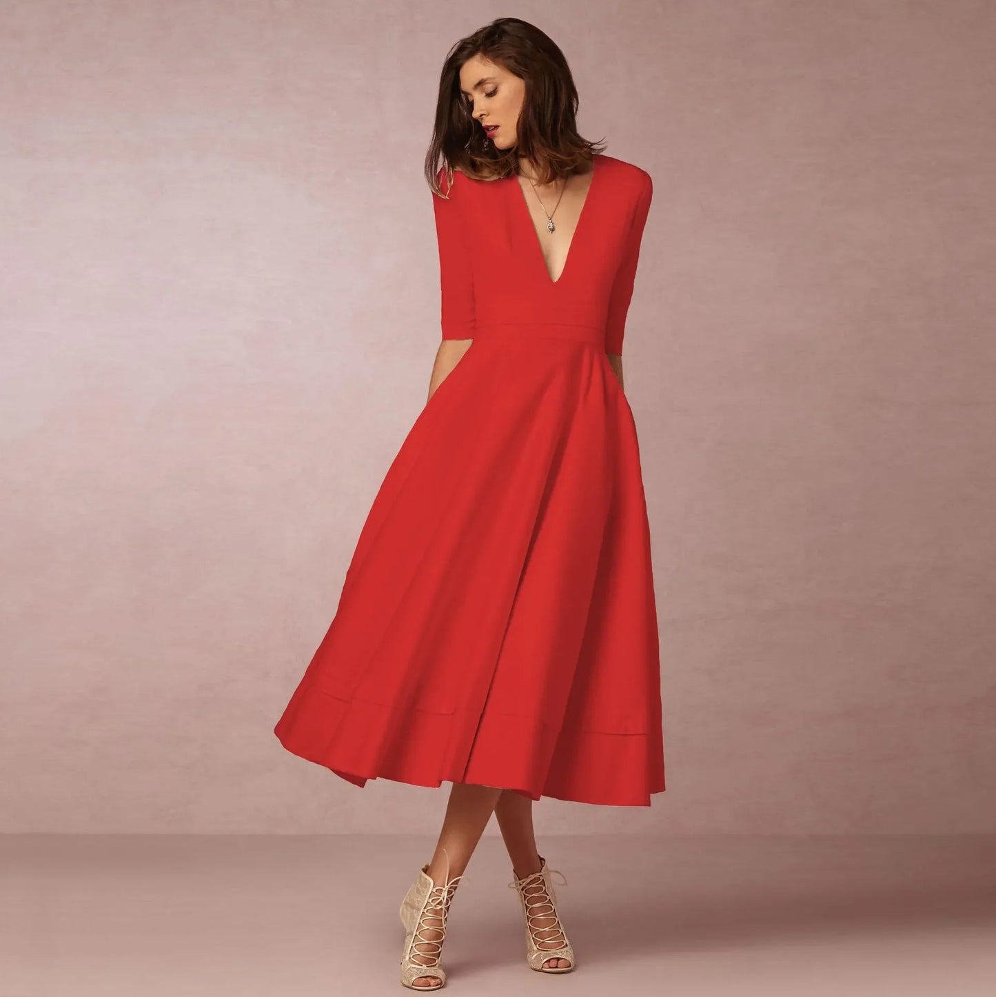 Vrouwelijke midi-jurk met V-hals en halve mouwen – SOLEA GRACE - Glamorix
