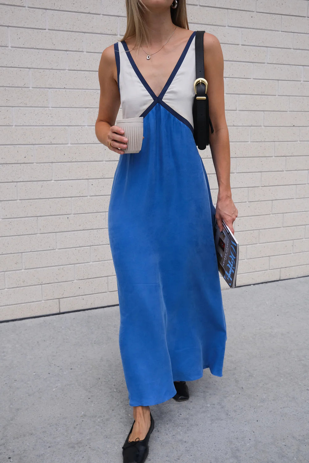 Vloeiende maxi-jurk met diepe V-hals en elegante details – LUMINA - Glamorix