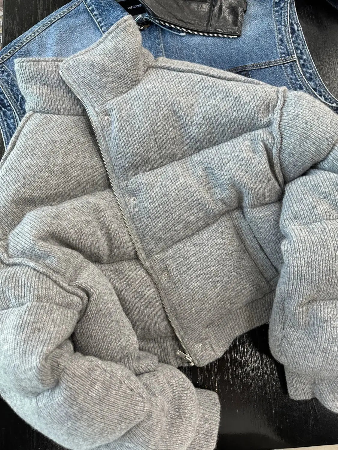 Elara – Geribde gebreide damespufferjas voor ultiem comfort en stijl