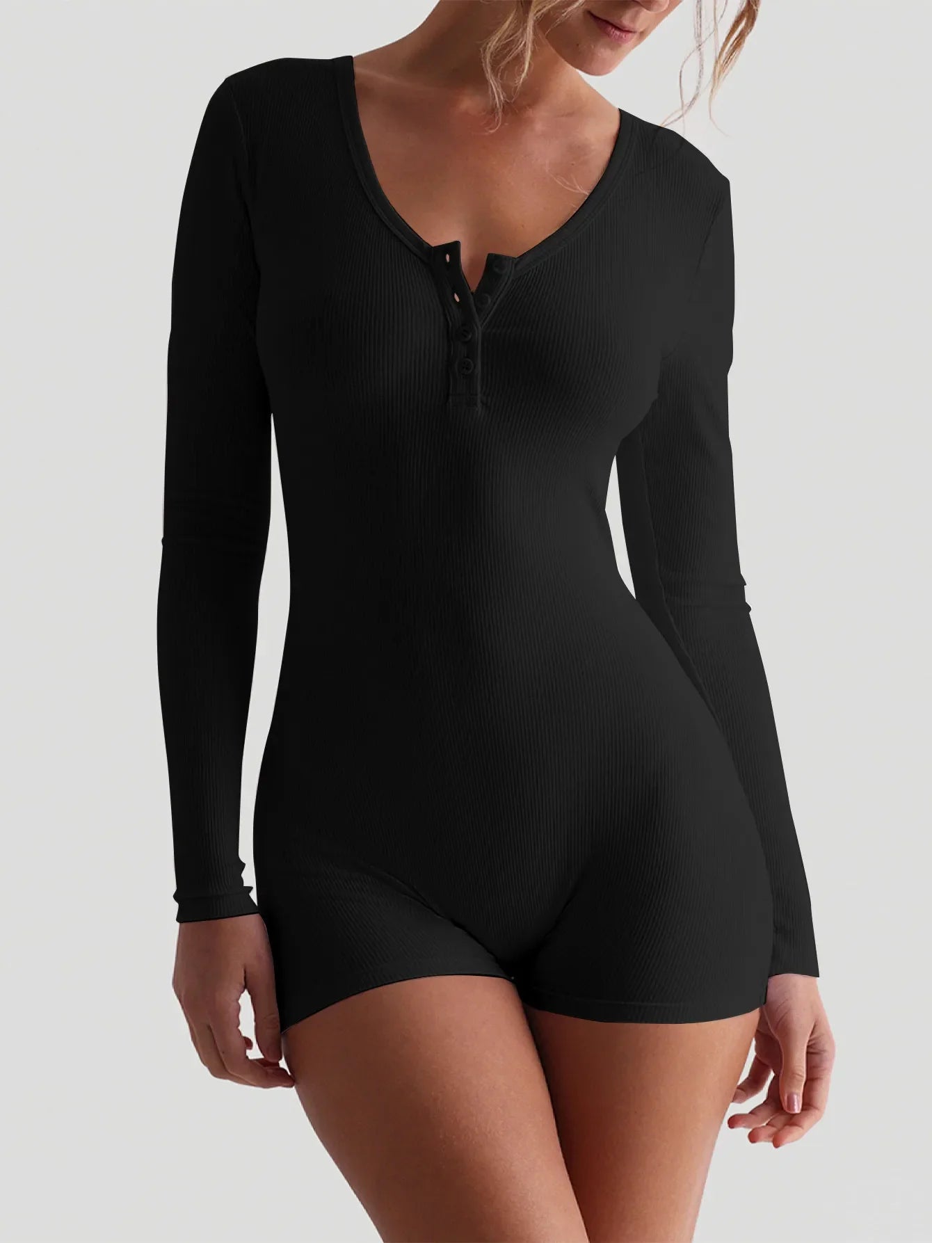 Getailleerde rib dames jumpsuit met knoopdetail – MIRA FORM - Glamorix