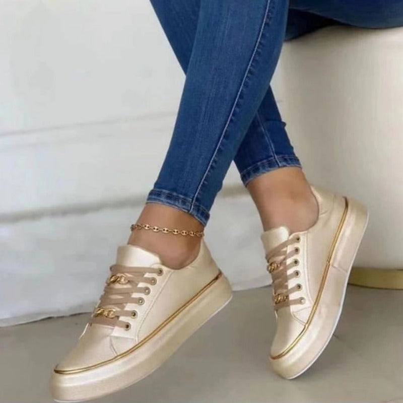 Trendy lage damessneakers met gouden details – LEXI GLOW - Glamorix
