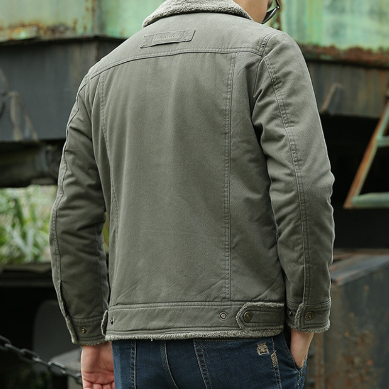 LUCAS - Button-up jas met borstzakken en moderne uitstraling