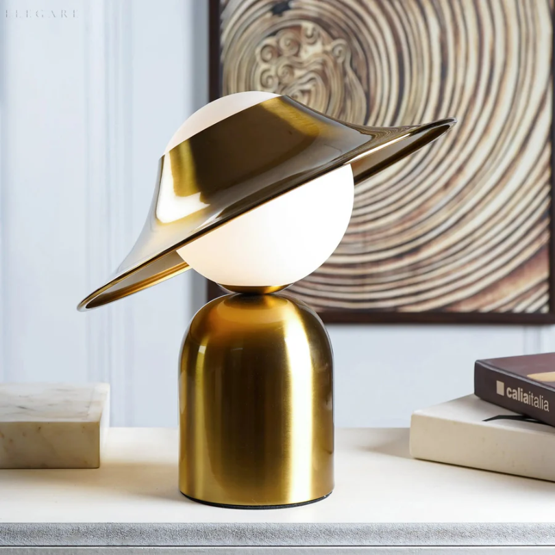 GoldAura – Luxe Goudkleurige Metalen Tafellamp