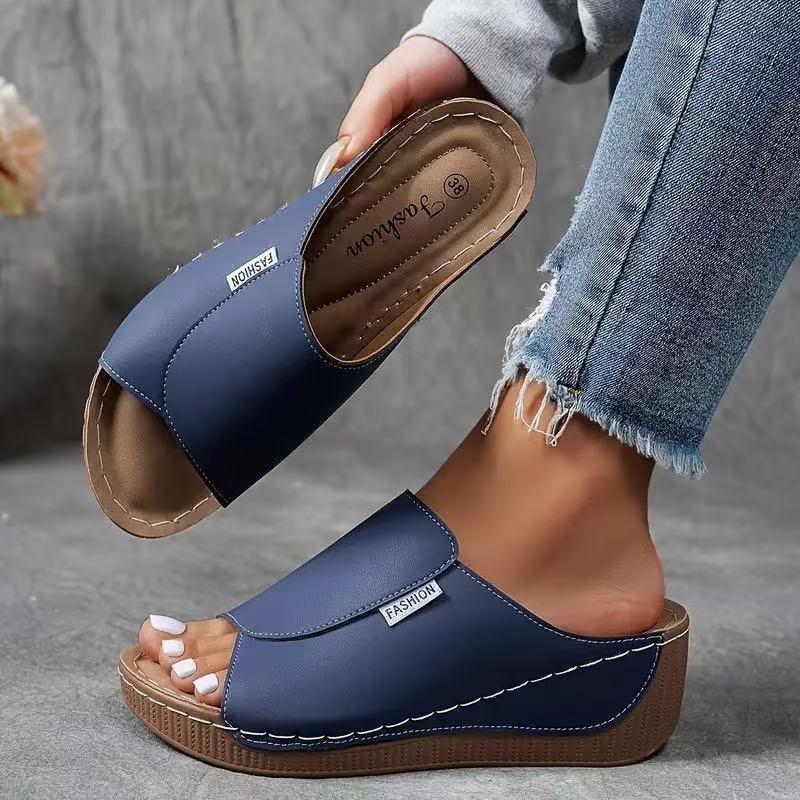 Damesslippers met sleehak en brede gesloten wreefband – SOLARA LIFTSTEP - Glamorix