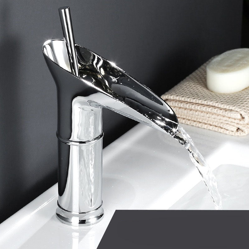 Waterval wastafelkraan met retro design voor badkamer – VELLUTO AquaFall - Glamorix