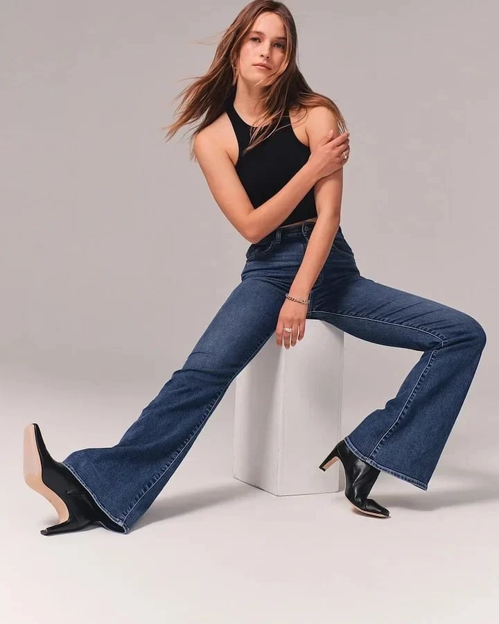 ELISE - Moderne flared jeans voor dames met een stijlvolle twist