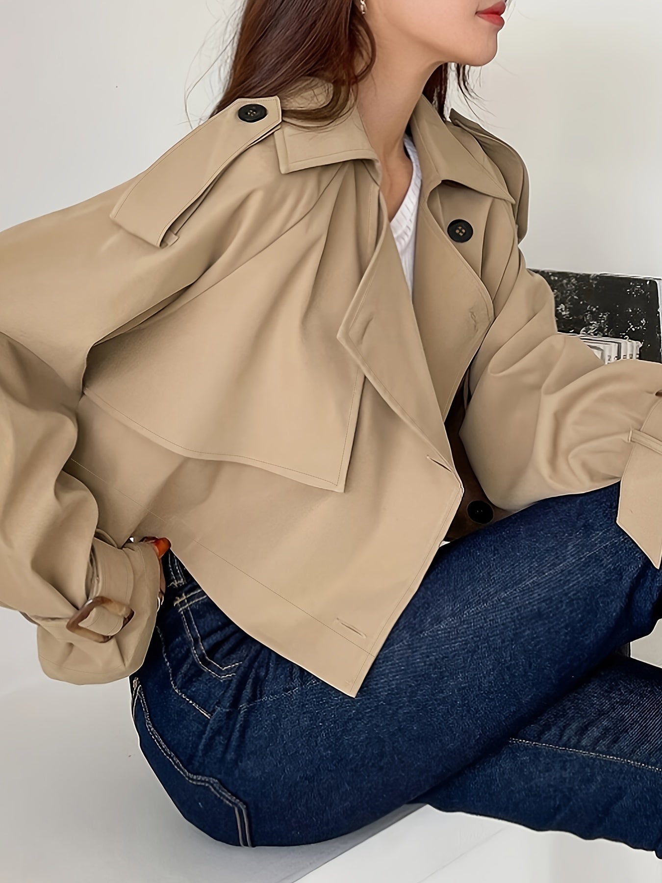 CAMILLE - Korte trenchcoat met dubbele knoopsluiting en riemmouwen voor dames