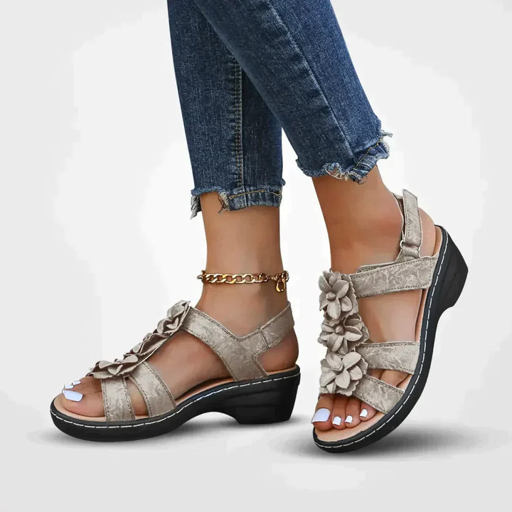 Damessandalen met bloemdetail en comfortabele pasvorm – FLORINA BLOOM - Glamorix