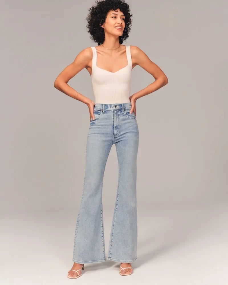 ELISE - Moderne flared jeans voor dames met een stijlvolle twist