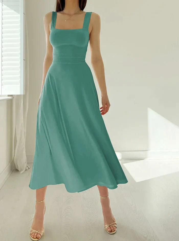 Zomerse damesjurk met brede bandjes en aansluitende taille – SOLARA SHAPE - Glamorix