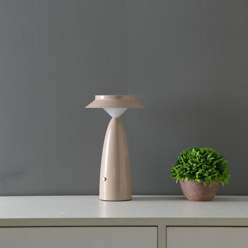 LUMINA - Speelse tafellamp met industrieel ontwerp