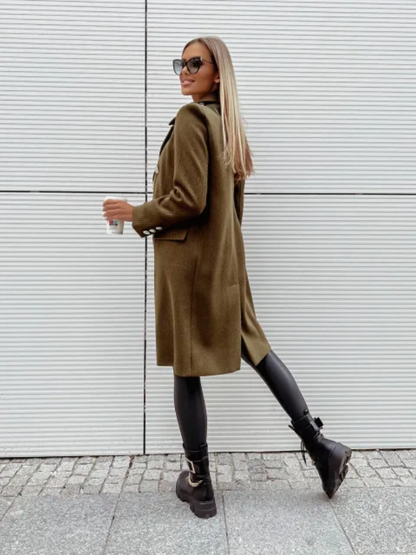 LIVIA - Slim fit trenchcoat voor dames met dubbele knoopsluiting en knoopdetails