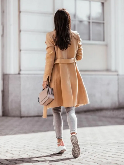 CELINE - Stijlvolle trenchcoat met dubbele knoopsluiting en slim fit voor dames