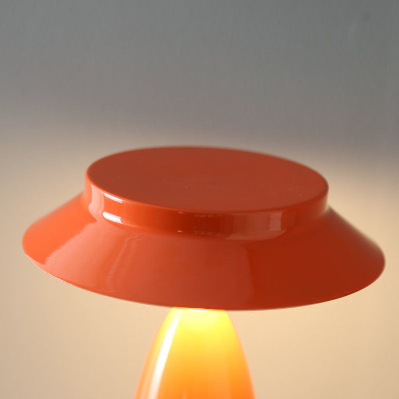 LUMINA - Speelse tafellamp met industrieel ontwerp