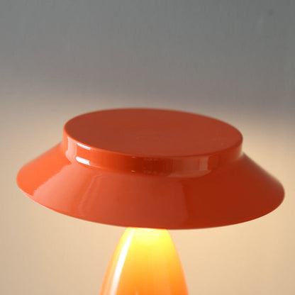 LUMINA - Speelse tafellamp met industrieel ontwerp