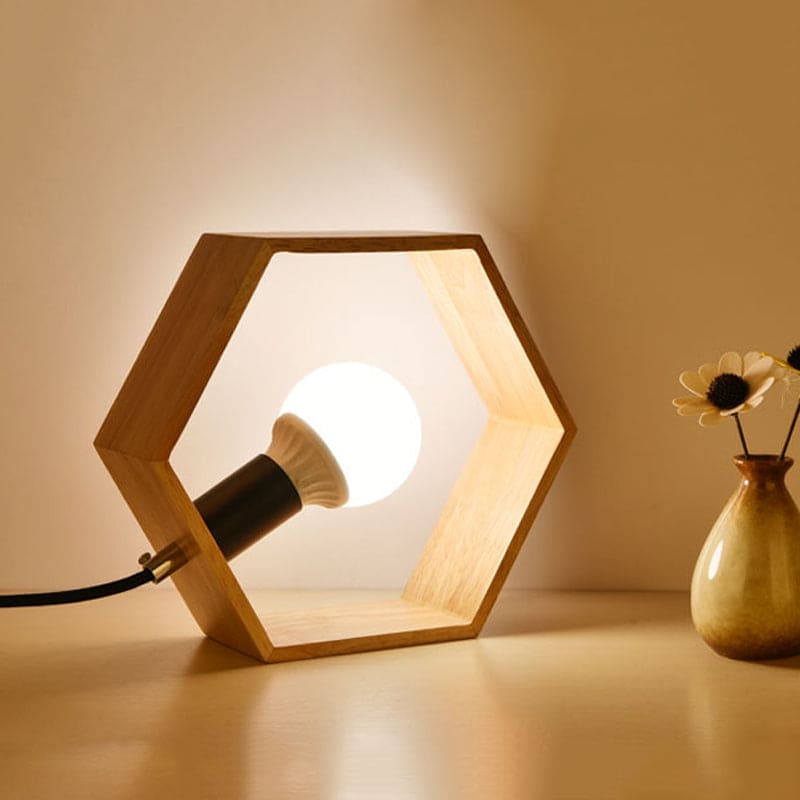 HEXALIGHT - Stijlvolle zeshoekige houten tafellamp voor warme ambiance